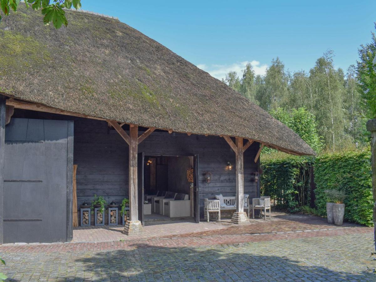 Unique Holiday Home With A Hot Tub Alphen  Exterior foto